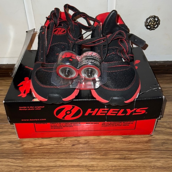 Heelys-Juke Red, white and black modified rolling option tennis shoe-Youth 3 NWT - Picture 6 of 15